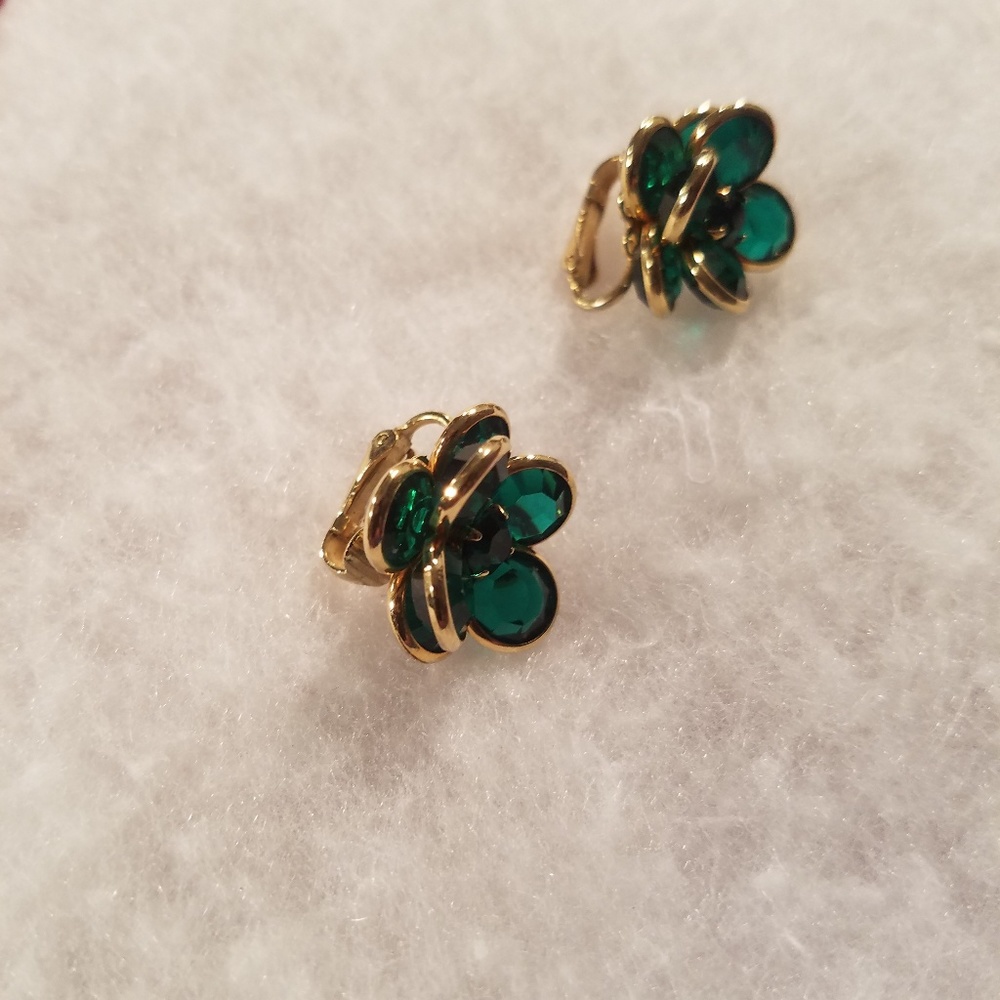 Express Clip on earring